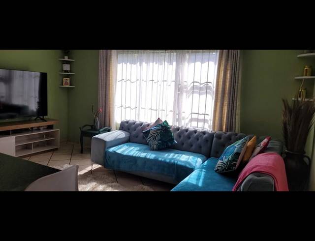 3 BEDROOM HOUSE FOR SALE IN BRACKENHURST